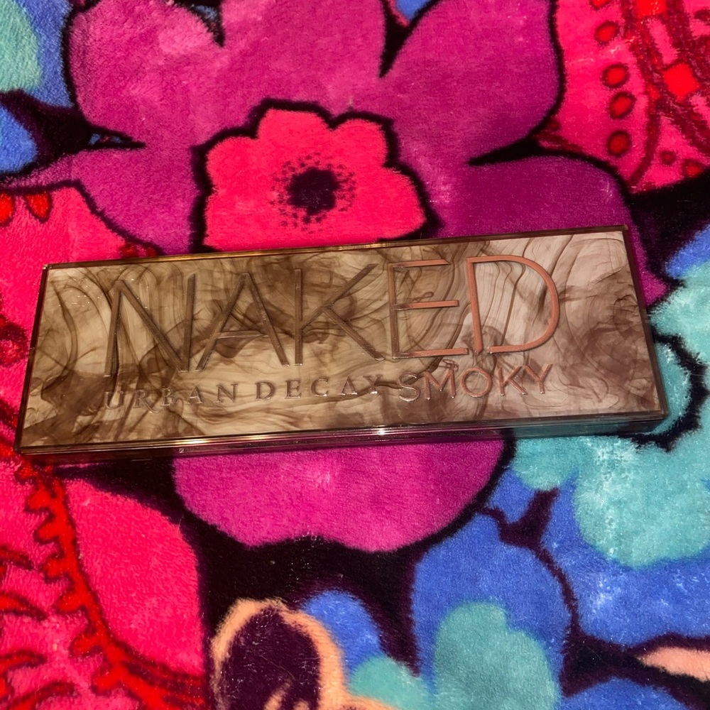 Naked Smokey Pallet